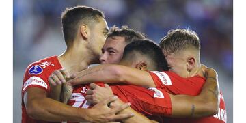 El Colo Juan Barinaga se une al festejo de Belgrano por el gol de Franco Jara en Ecuador (Prensa Belgrano).