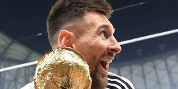La fanática que quiso sacarse la foto con Messi, confesó ser la orfebre de la réplica de la Copa del Mundo.
