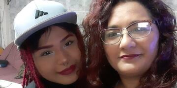 Tiziana junto a su mamá, Andrea.