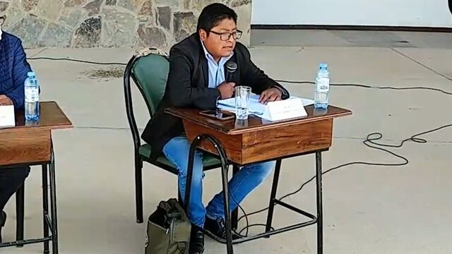 El concejal Wilfredo Valdiviezo tuvo a su cargo exponer la acusación contra la concejal Velásquez, en Abra Pampa.