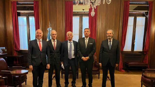 El abogado penalista Mariano Cúneo Libarona, designado por Javier Milei como próximo ministro de Justicia, se reunió esta mañana con los integrantes de la Corte