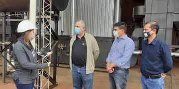 Autoridades visitaron un nuevo aserradero en Colonia Victoria.