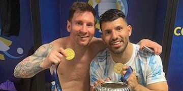 Sergio Agüero y Lionel Messi, celebrando juntos la Copa América.