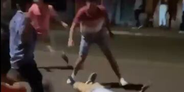Batalla entre jóvenes a la salida de un bar en Eldorado.