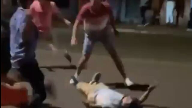 Batalla entre jóvenes a la salida de un bar en Eldorado.