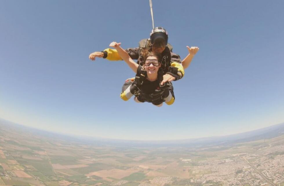Para que fluya la adrenalina: salto en paracaídas durante todo julio