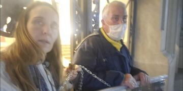 Familiares de Edgardo Giménez se encadenaron en Gobernación