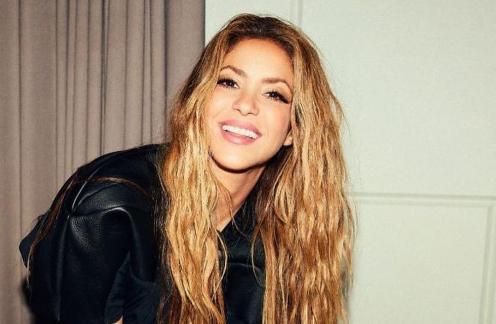 Shakira lució un impactante Versace: qué otros icónicos vestidos del diseñador marcaron tendencia