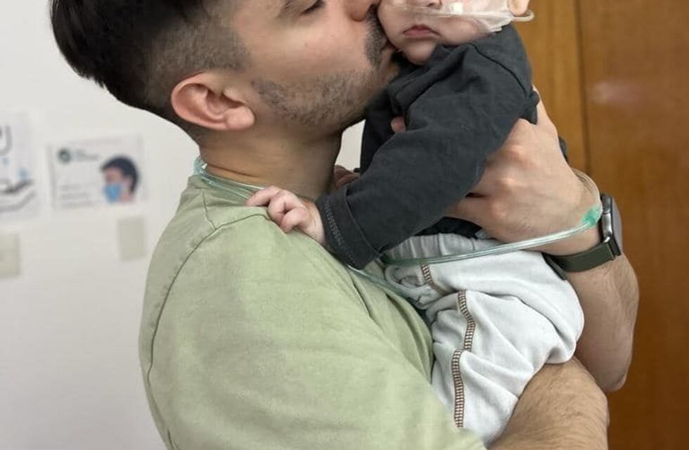 Su bebé terminó en terapia intensiva en Río Gallegos, luego de ser mal diagnosticado en Río Turbio