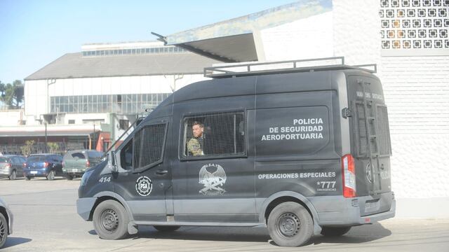 La Policía Aeroportuaria maneja la investigación para dar con los responsables del atentado.