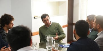 Un paso hacia la sostenibilidad: Yanotti se reúne con CEREENOA para impulsar energías renovable.