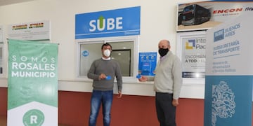 El intendente Mariano Uset y el subsecretario de Transporte de la provincia de Buenos Aires, Alejo Supply pusieron en marcha el sistema SUBE