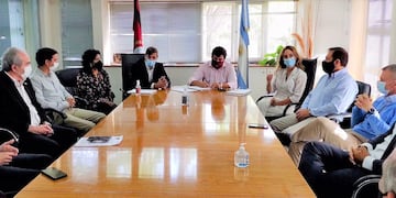 Al dejar constituida la Mesa Regional de Producción Azucarera de Jujuy y Salta las autoridades se comprometieron a gestionar líneas de financiamiento, diferimiento de impuestos, e inversiones en tecnología de riego.