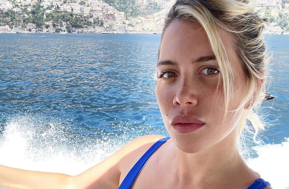 Wanda Nara impactó con una enteriza cavada con aberturas y un sorpresivo anuncio