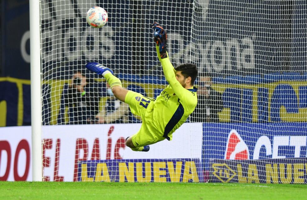 Agustín Rossi, flojo en los 90 minutos contra River y héroe en los penales