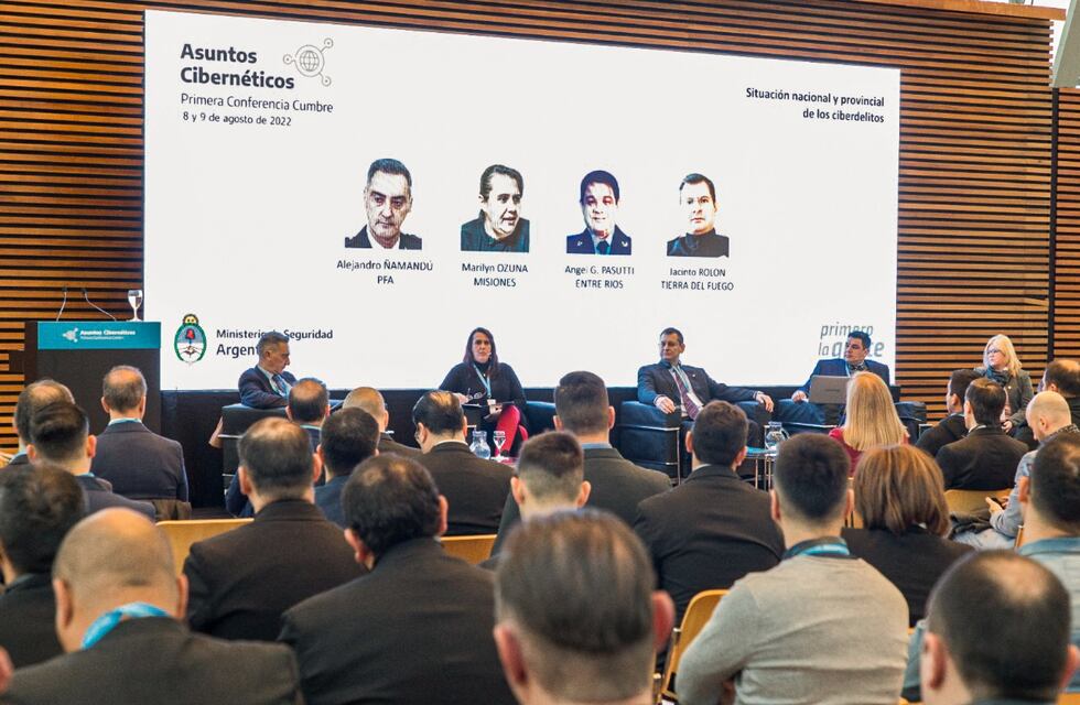 El jefe de policía Jacinto Rolón expuso en la Primera Conferencia Cumbre de Asuntos Cibernéticos