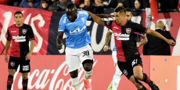 Gustavo Velázquez viajó a Bolivia, pero es probable que se quede en el banco de suplentes.