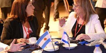 Arabella Carreras y Alicia Kirchner, las únicas dos mujeres que están en el poder provincial en la Argentina.