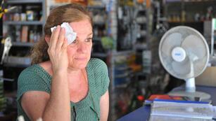 En medio del calor, muchos barrios de la Capital están sin luz.