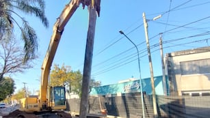 Trabajos en el colector cloacal de calle Tucumán.