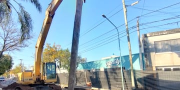 Trabajos en el colector cloacal de calle Tucumán.
