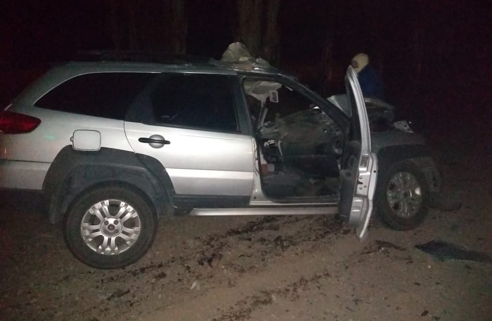 Un joven de 20 años se estrelló contra un acoplado y falleció