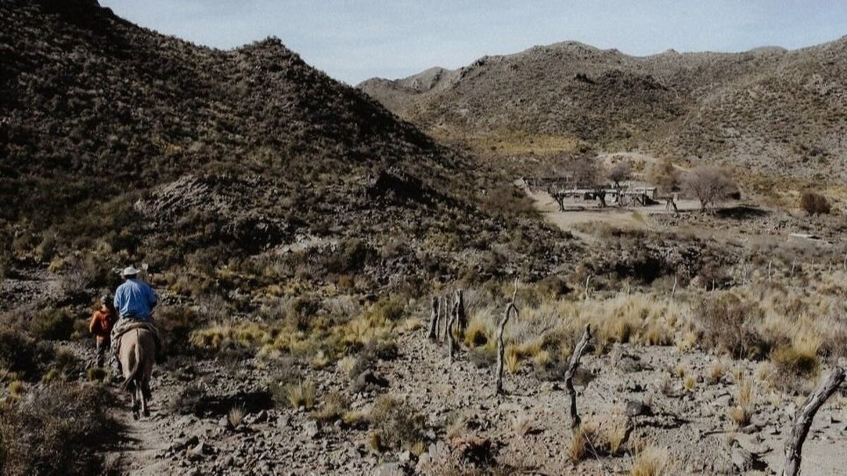 Al menos 11 pobladores estuvieron en contacto con el profesional.