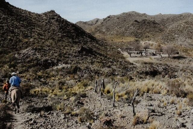 Al menos 11 pobladores estuvieron en contacto con el profesional.