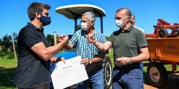 Itacaruaré: hicieron entrega de maquinaria a productores locales