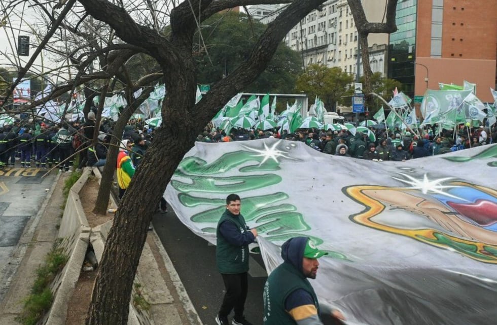 Reclamos de la CGT y organizaciones sociales: qué lineas de subte y metrobus están interrumpidas