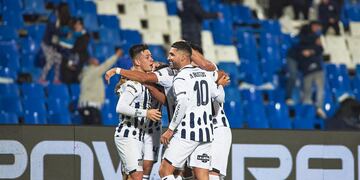 El festejo de todo Talleres por el 1-0 ante River, en la Copa Argentina. Al gol lo marcó Rodrigo Garro. (Prensa Talleres)