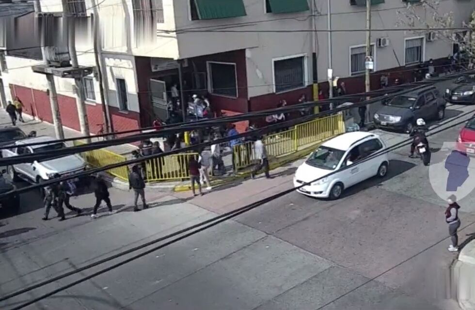 Córdoba: huía de la policía, manejó en contramano y lo detuvieron en la vereda de una escuela