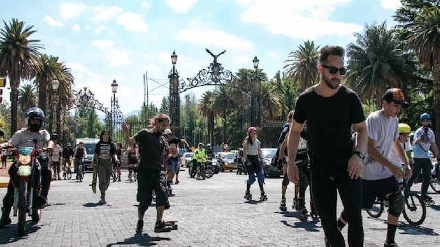 Jóvenes de la Ciudad disfrutaron de la primer Pateada Urbana de la Capital.