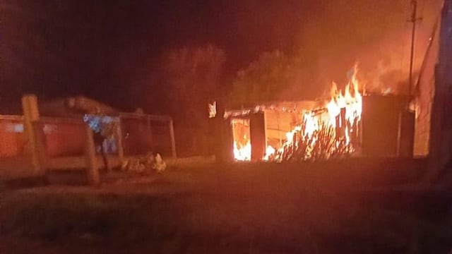 Incendio en San Javier: una vivienda fue destruida y una adolescente resultó gravemente herida.