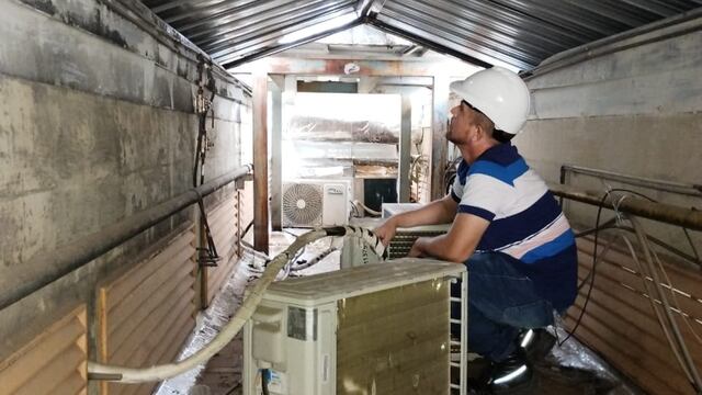 Tareas en el sobretecho del Hospital.