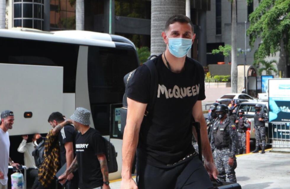 Selección Argentina: Dibu Martínez llegó a Venezuela con un límite del Aston Villa