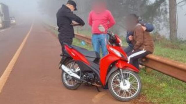 Despistó con su motocicleta y terminó herida.