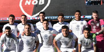 Talleres lo ganaba bien en su visita a Newell's, pero cometió errores que le permitieron a la Lepra darlo vuelta. (Foto: Fotobaires)