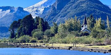 El Gobierno anulará la resolución que declaró sitio sagrado mapuche al volcán Lanín.