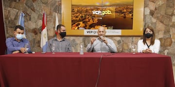 Intendente Daniel Gómez Gesteira en una conferencia de prensa.