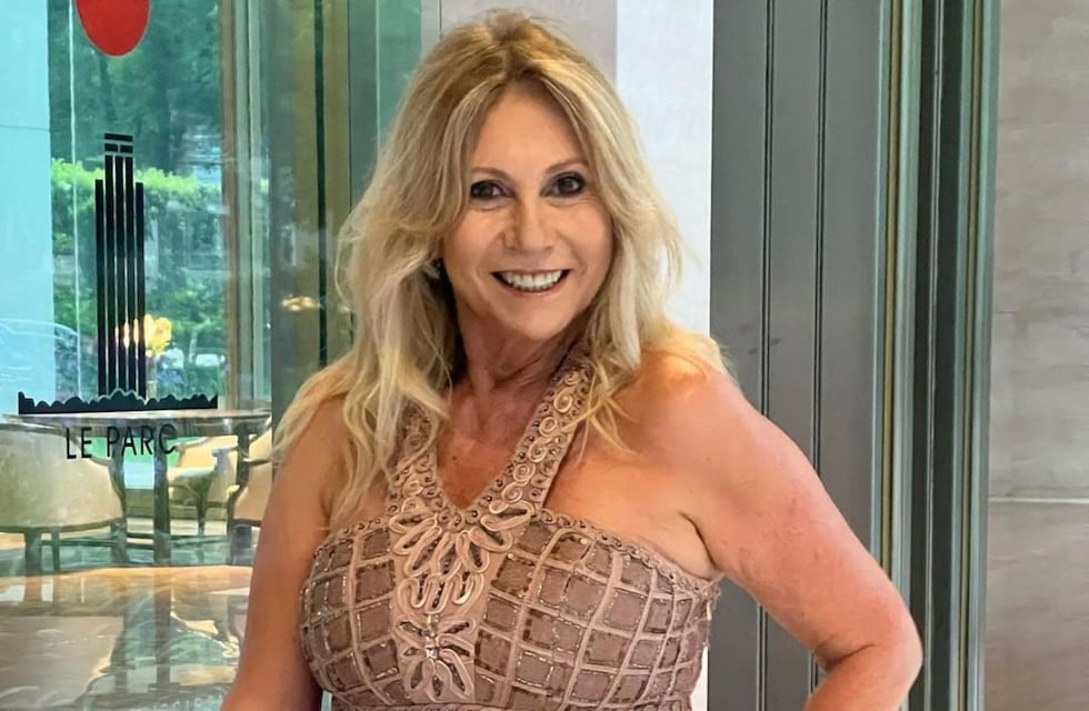 El destape ultra hot de Ana Rosenfeld: posó frente al espejo y deslumbró a todos en microbikini