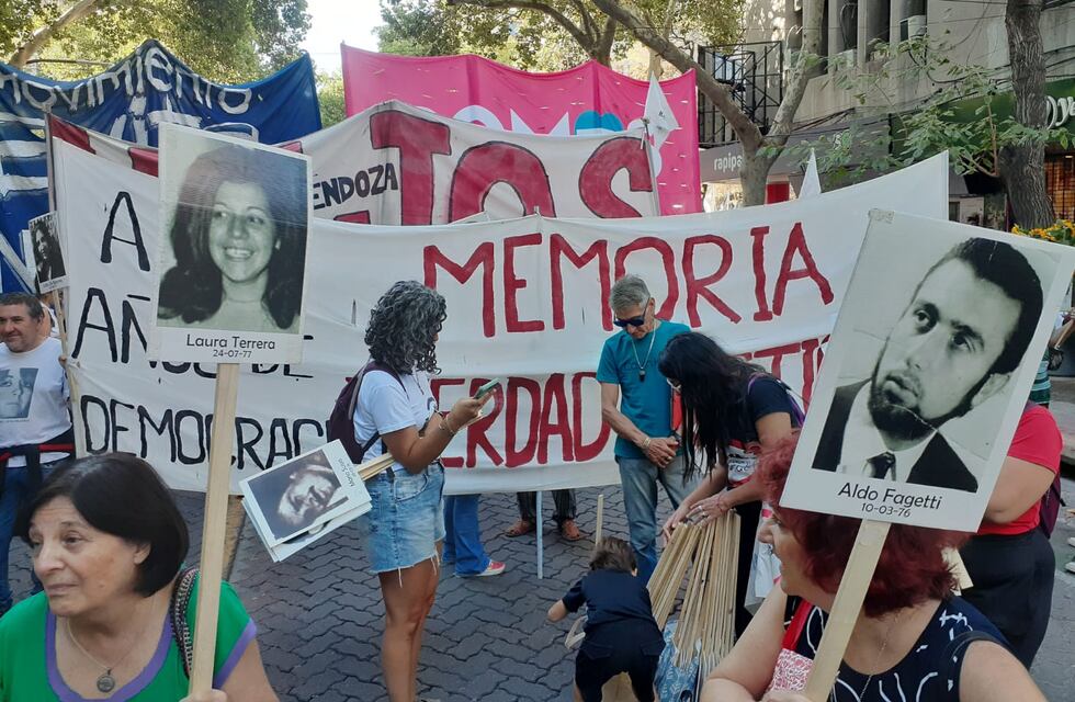Día de la Memoria en Mendoza: multitudinaria marcha a 47 años del último golpe militar en Argentina
