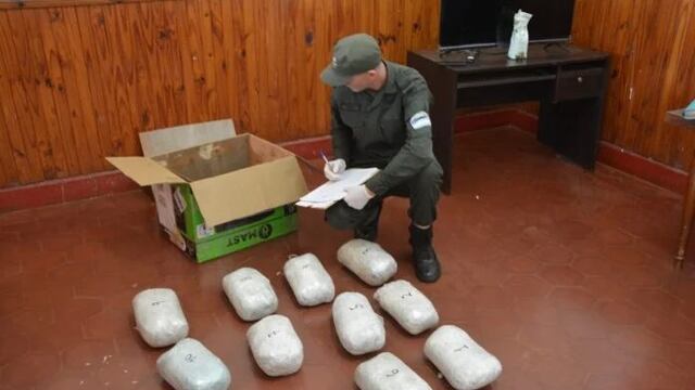 Gendarmería frustra envío millonario de droga en la terminal de Puerto Esperanza.