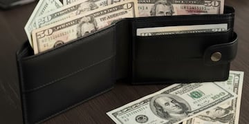 Qué dice la psicología sobre las personas que organizan los billetes por valor en la billetera