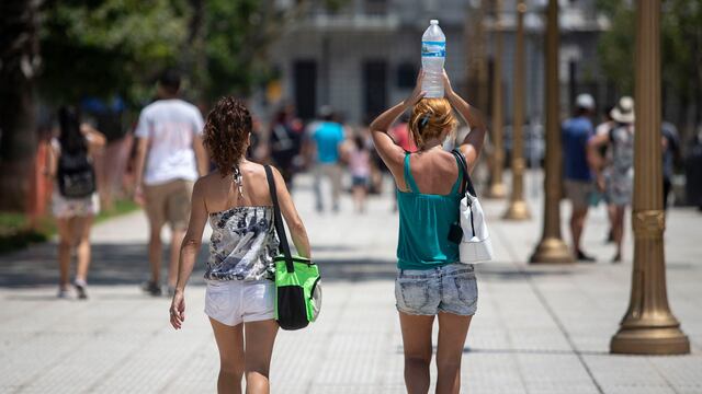 El calor agobiante hace extremar medidas.