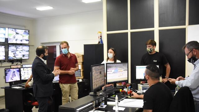 Prueba de cámaras y botones antipánico en la previa del regreso de los minibuses.
