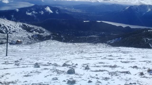 Los turistas y vecinos fueron sorprendidos por postales blancas.