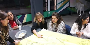 El programa “Tiempo para Nosotras” está destinado a promover el empoderamiento, la participación y el acceso a actividades culturales, recreativas y formativas que fortalezcan los lazos sociales y comunitarios entre mujeres de todas las edades.