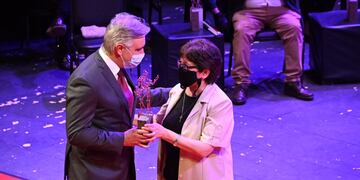 El intendente Martín Llaryora entregó los premios Jerónimo Luis de Cabrera 2021 (La Voz).