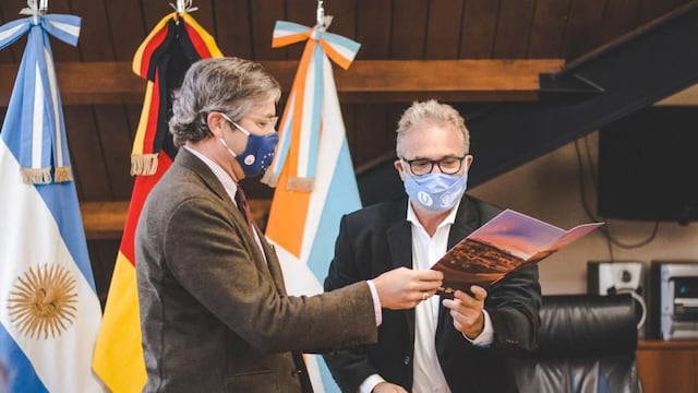 El jefe de Gabinete municipal, Mario Daniele y el secretario de Turismo David Ferreyra, recibieron al Embajador de Alemania en Argentina, Ulrich Sante, quien estaba acompaña por su Señora esposa Christina Sante.